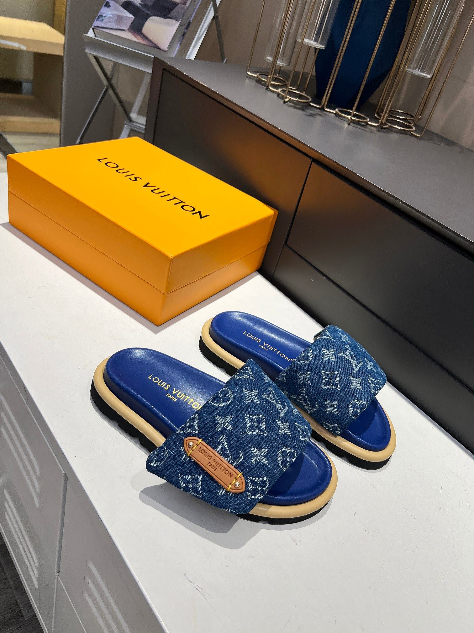 Louis Vuitton Slippers